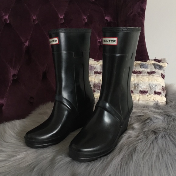 Hunter Shoes - EUC Hunter Kellan black heeled - wedge rain boots
